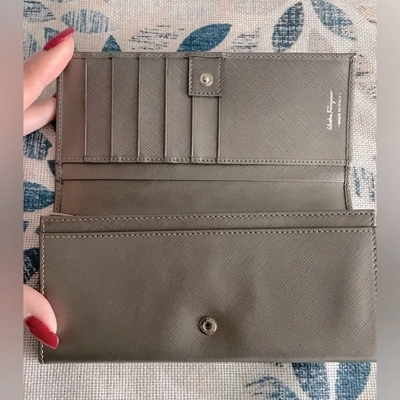 EUC, Salvatore Ferragamo, Gancini-Buckle, Gray/Silver Leather Long Wallet